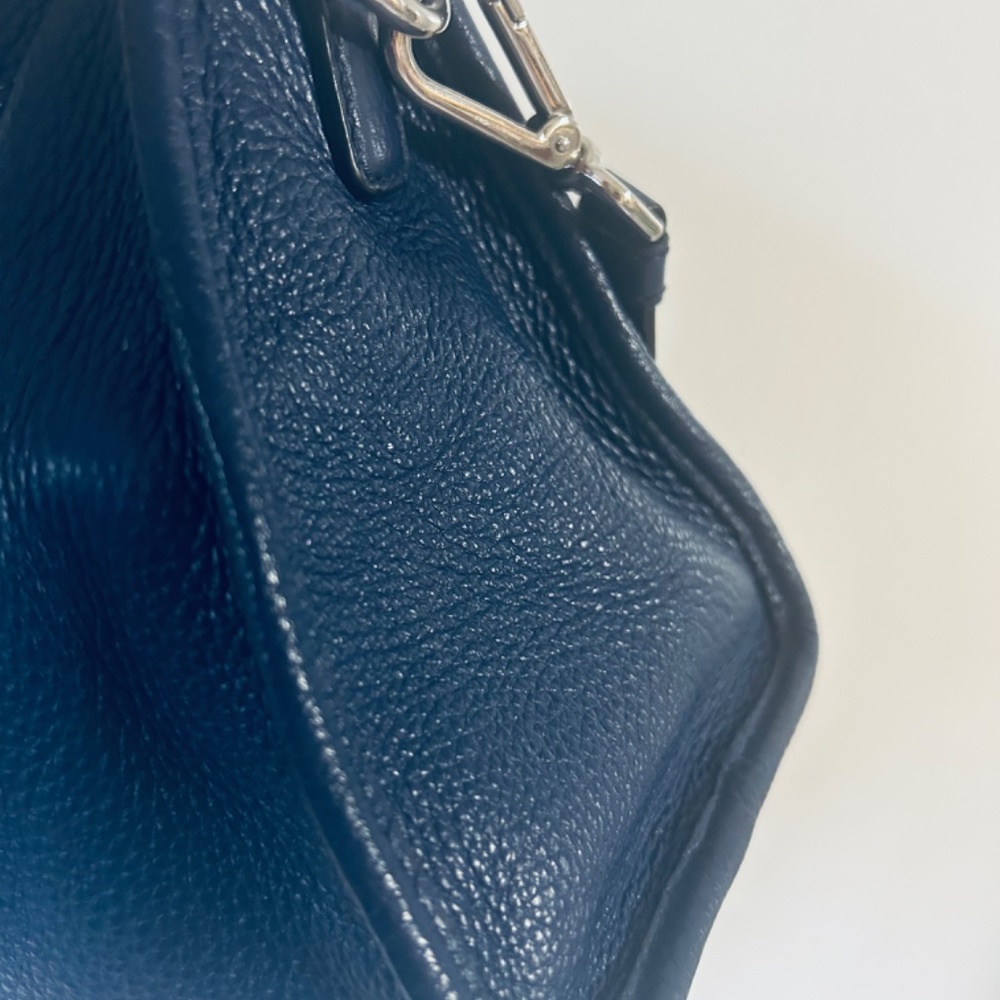 PRADA - Picture 6 of 6